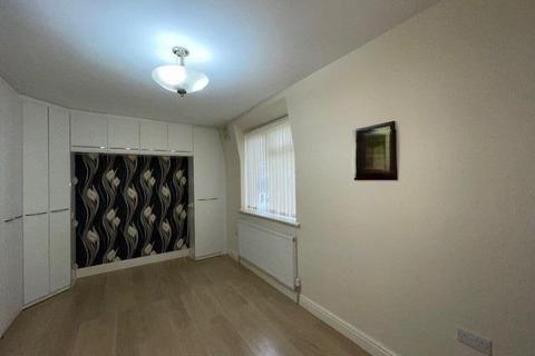 3 bedroom semi-detached house to rent, Blackford Road,  Watford,  WD19