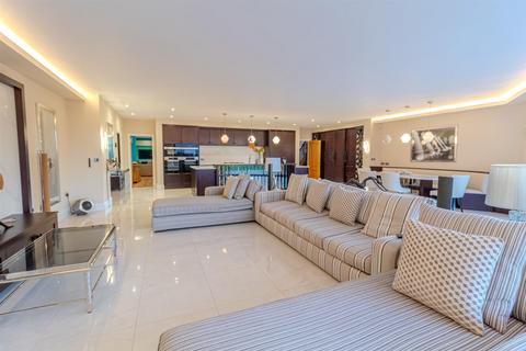 215 Plains Road, Nottingham, NG3 5RF