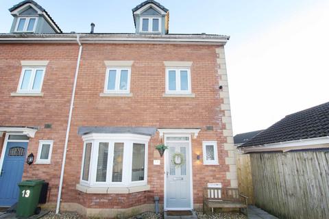 4 bedroom townhouse for sale, Meadow Drive, Tyla Garw CF72 9FR