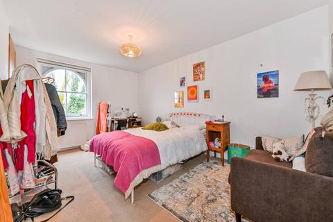 3 bedroom maisonette for sale, Highbury New Park, Islington, London, N5