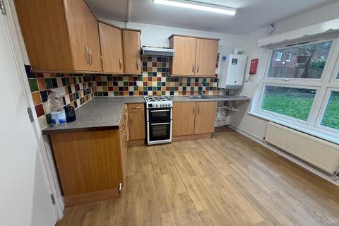 2 bedroom flat to rent, Tash Place, New Southgate