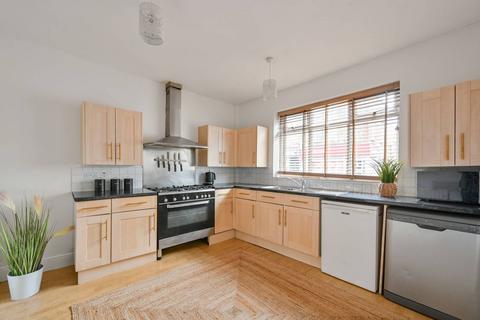 3 bedroom maisonette for sale, Garratt Lane, Earlsfield, London, SW18