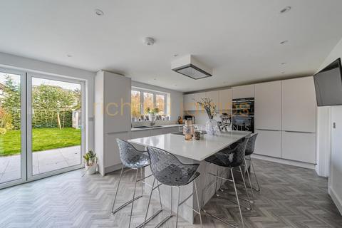 10 Uphill Grove, London, NW7 4NJ