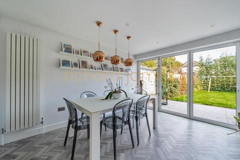 10 Uphill Grove, London, NW7 4NJ