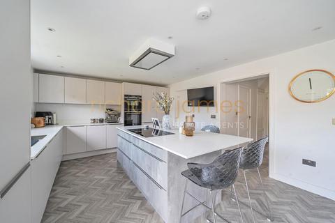10 Uphill Grove, London, NW7 4NJ