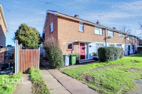 3 bedroom terraced house for sale, Oak Avenue, Farndon