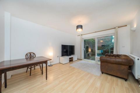 1 bedroom flat for sale, Tangley Park Road, Hampton TW12