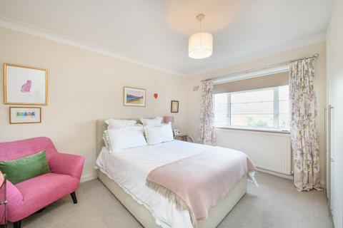 2 bedroom flat for sale, St Leonards Court, St. Leonards Road, East Sheen