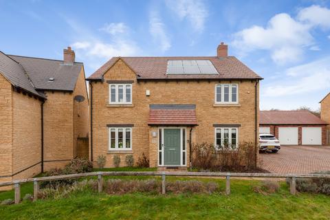 4 bedroom detached house for sale, Blackberry Way, Woodstock