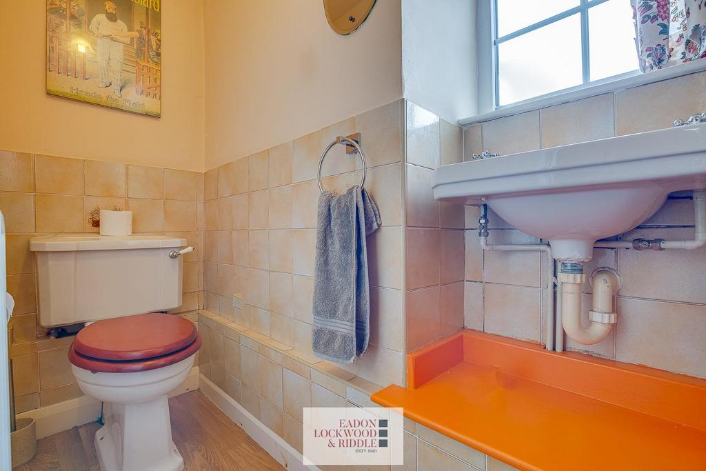 Toilet.jpg