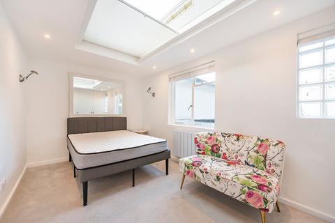 Studio to rent, Fitzroy Square, London