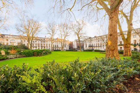 Studio to rent, Fitzroy Square, London