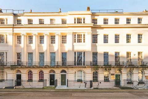 Studio to rent, Fitzroy Square, London