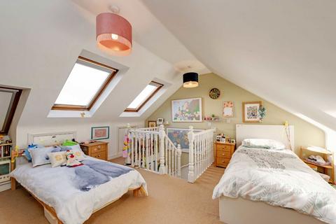 5 Belsize Avenue, London, W13 9TF