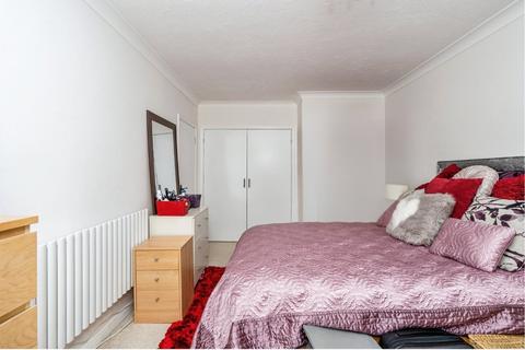 3 Linden Place, East Horsley, Leatherhead, KT24 6QB
