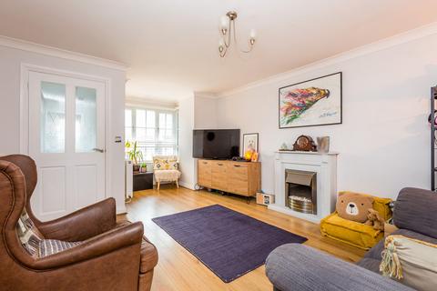 33 Aintree Drive, Rushden, NN10 0YS