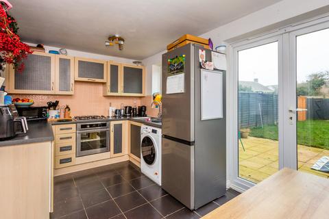 33 Aintree Drive, Rushden, NN10 0YS