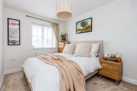 33 Aintree Drive, Rushden, NN10 0YS