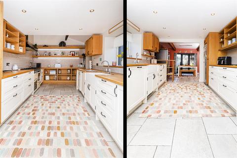 3 bedroom end of terrace house for sale, Lydgate, Huddersfield HD8