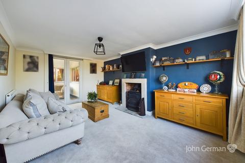 8 Brookside, Ashbourne, DE6 1FY