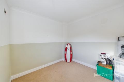 8 Brookside, Ashbourne, DE6 1FY