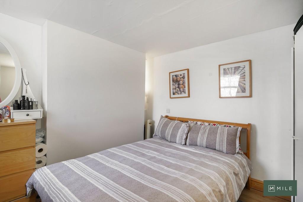 Flat 2, 22 Tubbs Road - vq FLk2 Fu2h Yo4 C2 OCo Xs
