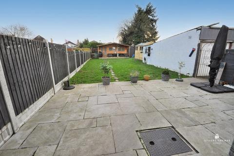 4 bedroom semi-detached house for sale, Cross Road, Benfleet