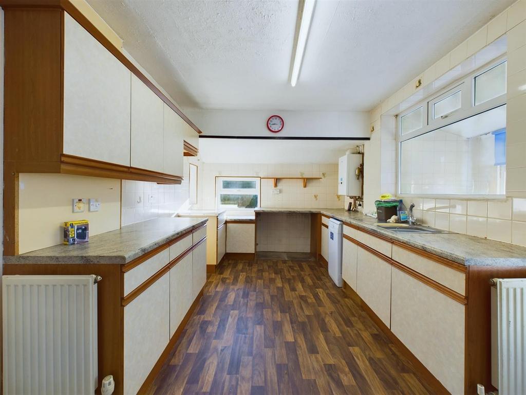 Kitchen: