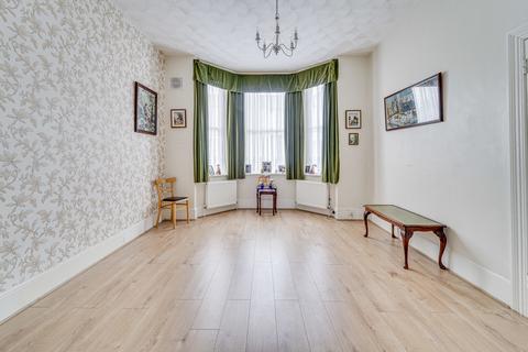 4 bedroom terraced house for sale, Courcy Road, Turnpike Lane, N8