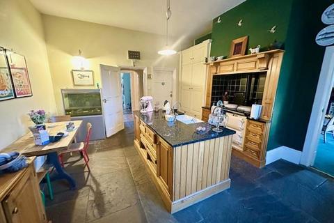 6 bedroom semi-detached house for sale, Glenmaye, Savile Park, Halifax