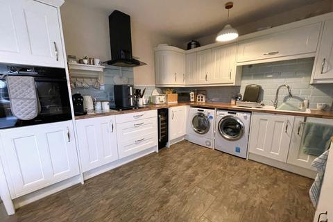 22 Clay Flat Lane, New Rossington, Doncaster, DN11 0BA