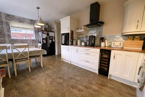 22 Clay Flat Lane, New Rossington, Doncaster, DN11 0BA