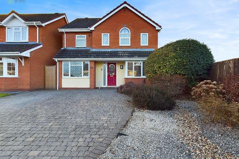 4 bedroom detached house for sale, Kent Avenue, Tamworth B78