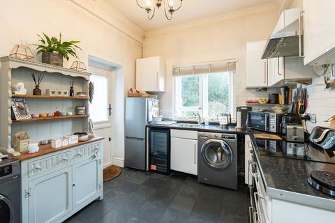 1 bedroom ground floor flat for sale, Old Reigate Road, Dorking