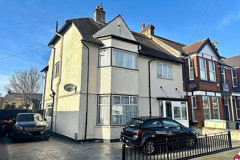 4 bedroom end of terrace house for sale, Talbot Road, Margate