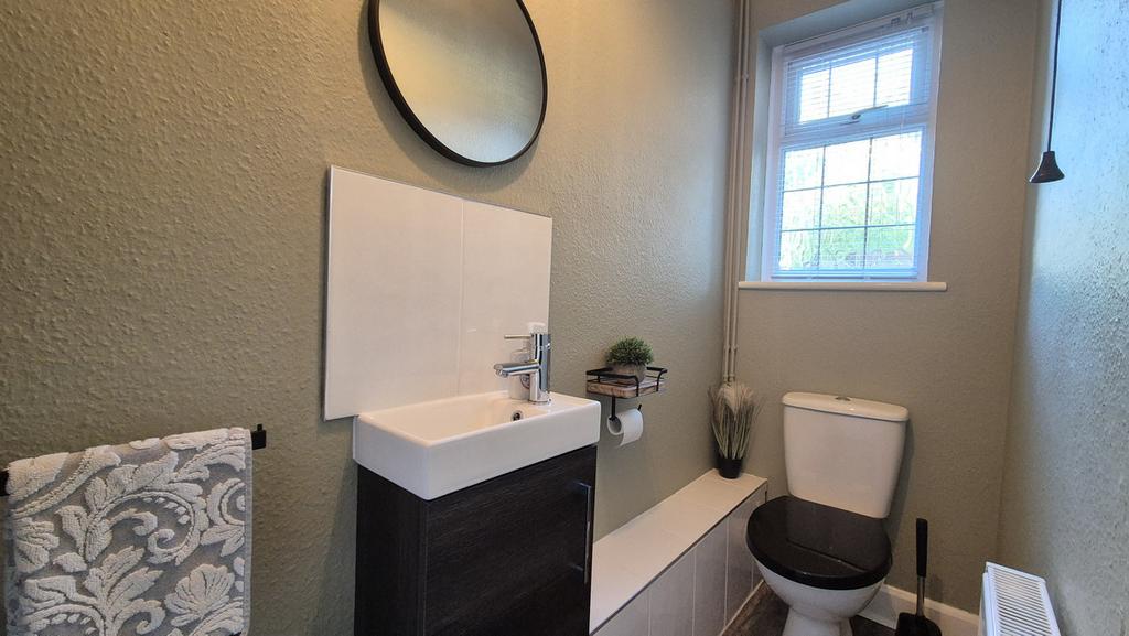 Downstairs Toilet/Cloakroom