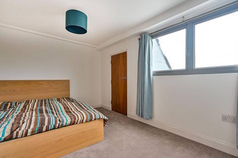 2 bedroom flat for sale, Walnut Tree Close, Guildford, GU1