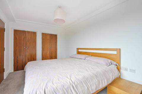 2 bedroom flat for sale, Walnut Tree Close, Guildford, GU1