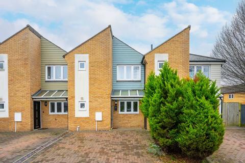 3 bedroom semi-detached house to rent, Jacobs Green, Guildford, GU1