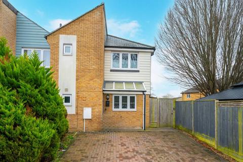 3 bedroom semi-detached house to rent, Jacobs Green, Guildford, GU1