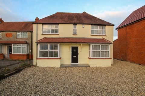 3 bedroom detached house to rent, Kings Road, Newbury RG14