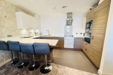 2 bedroom flat for sale, Stockport Road, Cheadle SK8