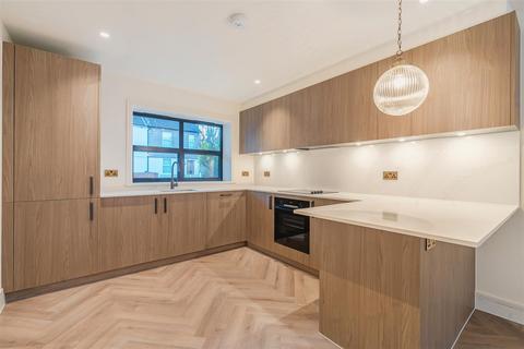 3 bedroom end of terrace house for sale, Cambridge Road, London