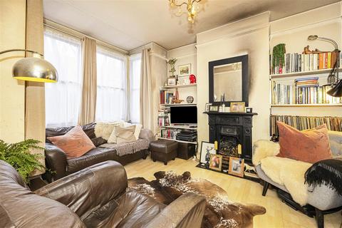 1 bedroom flat for sale, Kettlebaston Road, London E10