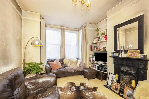 1 bedroom flat for sale, Kettlebaston Road, London E10