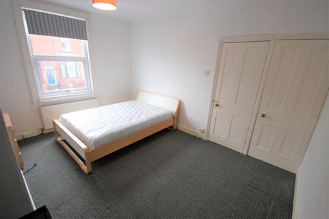 14 Barton View, Leeds, LS11 8TR
