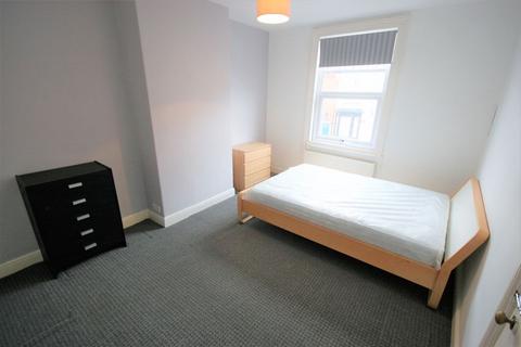 14 Barton View, Leeds, LS11 8TR