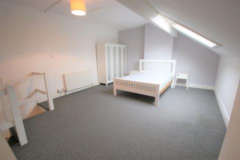 14 Barton View, Leeds, LS11 8TR