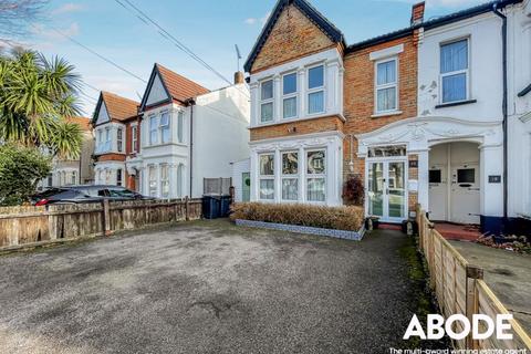 5 bedroom semi-detached house for sale, * SOUTH OF THE LONDON ROAD * WONDERFUL 5 BED HOME OF CHARACTER * Argyll Road, Westcliff-On-Sea