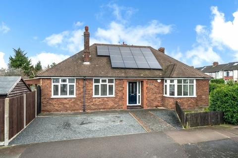 3 bedroom detached house for sale, Luton Road, Dunstable